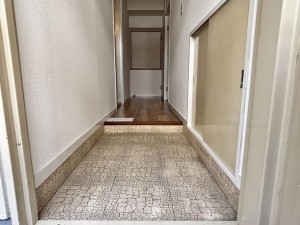 八尾市天王寺屋、マンションの玄関画像です