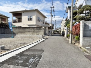 八尾市山本町南、土地の前面道路を含む現地写真画像です