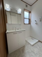 八尾市小畑町、中古一戸建ての洗面画像です