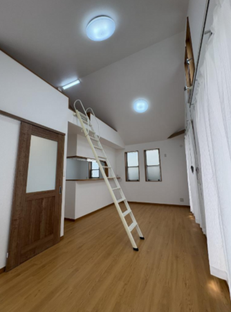 八尾市小畑町、中古一戸建ての居間画像です