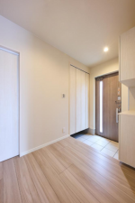 八尾市老原、新築一戸建ての玄関画像です