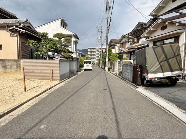 八尾市東山本町、土地の前面道路を含む現地写真画像です