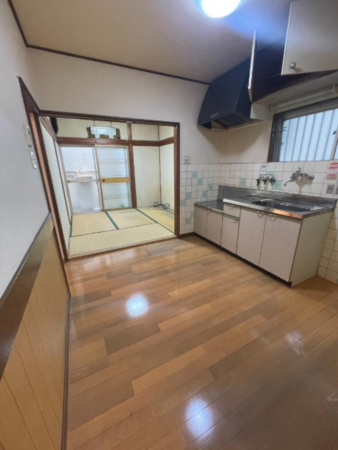 八尾市美園町、中古一戸建てのキッチン画像です