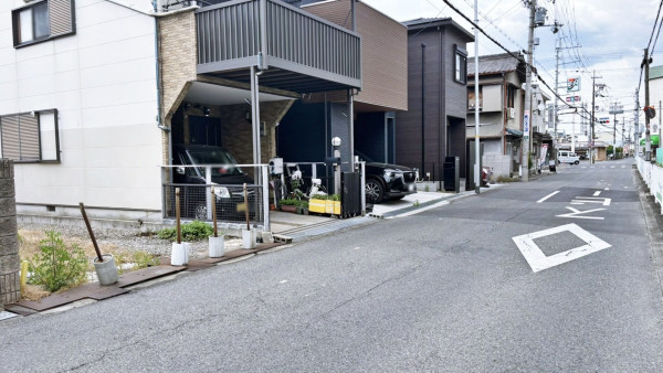 八尾市田井中、土地の前面道路を含む現地写真画像です