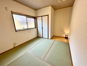 八尾市沼、中古一戸建ての寝室画像です