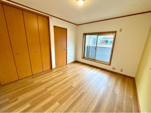 八尾市沼、中古一戸建ての寝室画像です