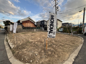 八尾市亀井町、土地の前面道路を含む現地写真画像です