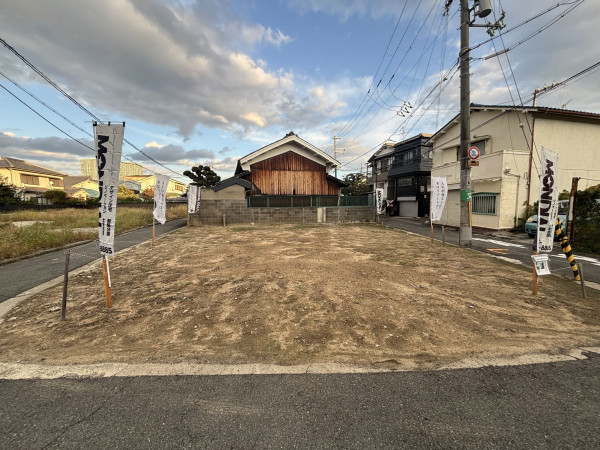 八尾市亀井町、土地の前面道路を含む現地写真画像です