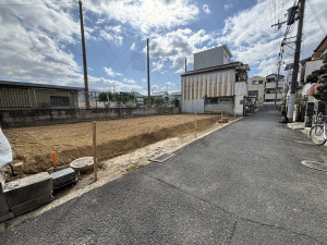 八尾市山本町南、土地の前面道路を含む現地写真画像です
