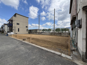 八尾市山本町南、土地の前面道路を含む現地写真画像です