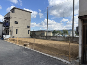 八尾市山本町南、土地の前面道路を含む現地写真画像です