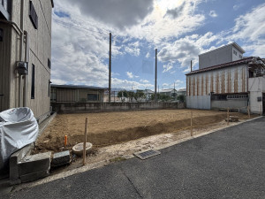 八尾市山本町南、土地の前面道路を含む現地写真画像です