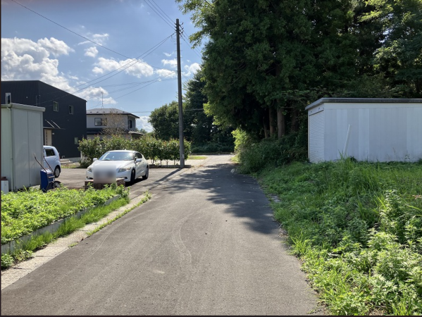 八戸市大字櫛引、土地の前面道路を含む現地写真画像です