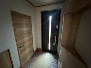 八戸市大字河原木、新築一戸建ての玄関画像です