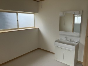 八戸市大字湊町、中古一戸建ての洗面画像です