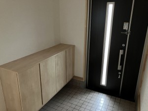 八戸市大字湊町、中古一戸建ての玄関画像です