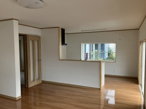 八戸市大字湊町、中古一戸建ての居間画像です