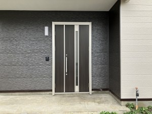 八戸市大字湊町、中古一戸建ての玄関画像です