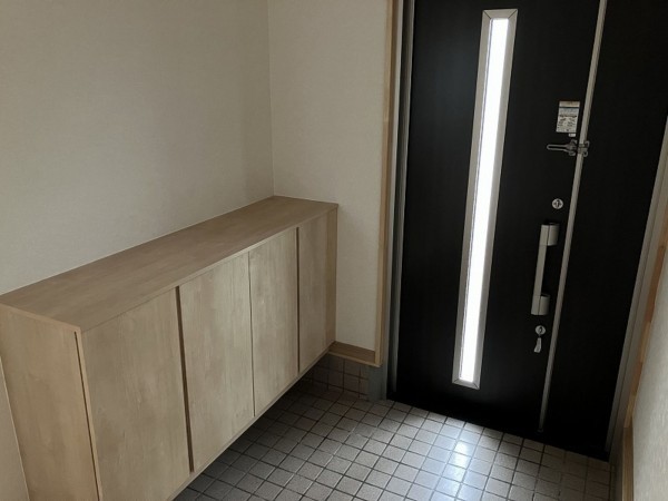 八戸市大字湊町、中古一戸建ての玄関画像です