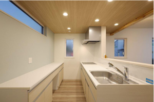 八戸市柏崎、中古一戸建てのキッチン画像です