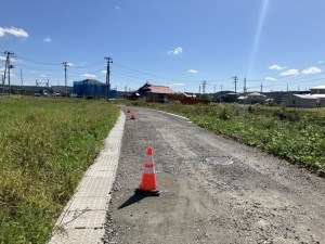 八戸市大字尻内町、土地の前面道路を含む現地写真画像です