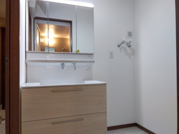 八戸市新井田西、中古一戸建ての洗面画像です