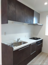 八戸市長根、新築一戸建てのキッチン画像です