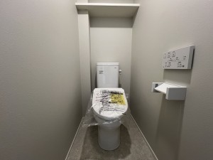 八戸市白銀、新築一戸建てのトイレ画像です