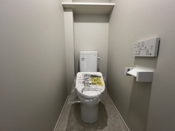 八戸市白銀、新築一戸建てのトイレ画像です