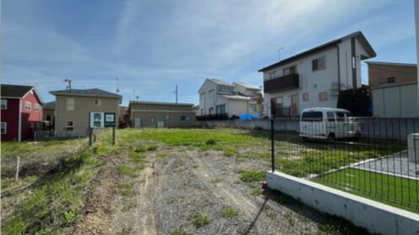 八戸市、土地の前面道路を含む現地写真画像です