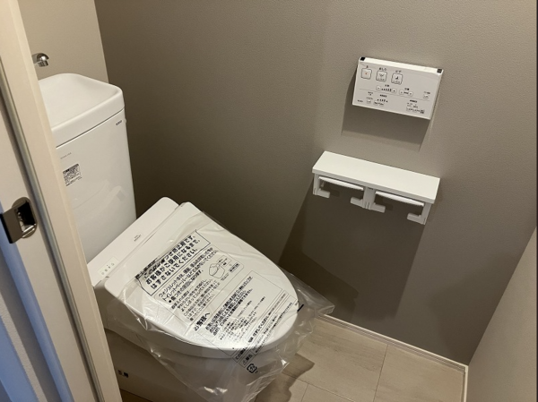 八戸市一番町、中古一戸建てのトイレ画像です