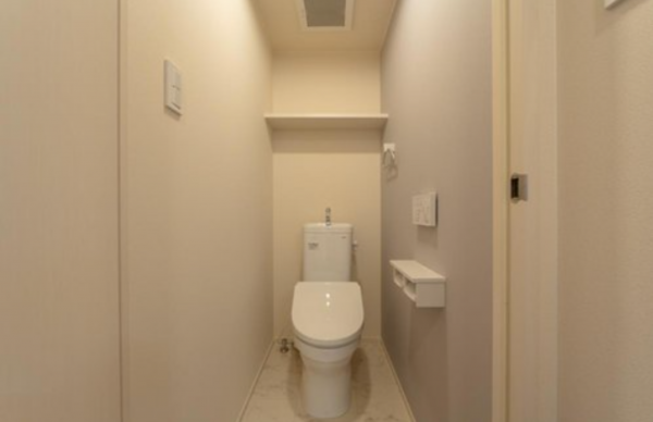 八戸市類家、中古一戸建てのトイレ画像です