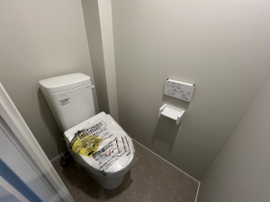 八戸市大字大久保、新築一戸建てのトイレ画像です