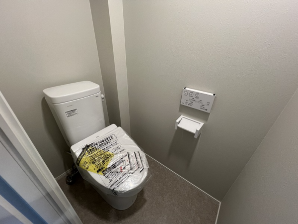 八戸市大字大久保、新築一戸建てのトイレ画像です