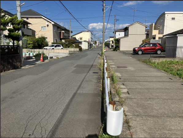 八戸市江陽、土地の前面道路を含む現地写真画像です