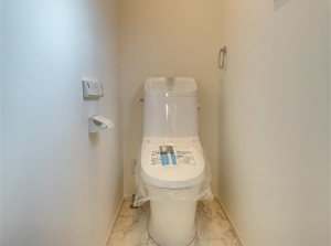 八戸市小中野、中古一戸建てのトイレ画像です