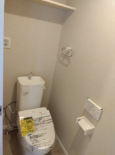 八戸市長根、新築一戸建てのトイレ画像です