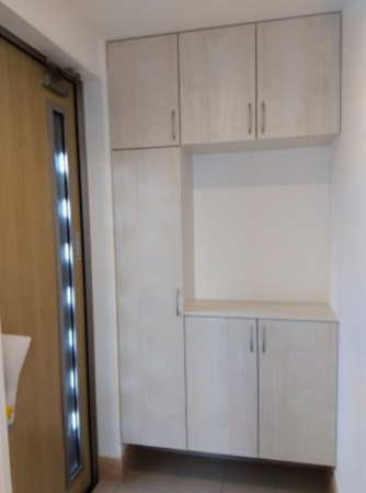 八戸市長根、新築一戸建ての玄関画像です