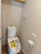 八戸市長根、新築一戸建てのトイレ画像です