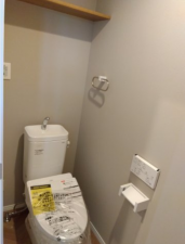 八戸市長根、新築一戸建てのトイレ画像です