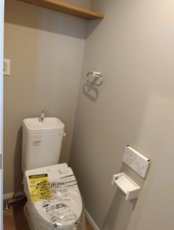 八戸市長根、新築一戸建てのトイレ画像です