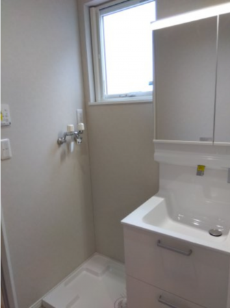 八戸市長根、新築一戸建ての洗面画像です