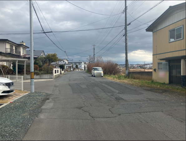 八戸市一番町、土地の前面道路を含む現地写真画像です