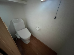 八戸市大字新井田、新築一戸建てのトイレ画像です