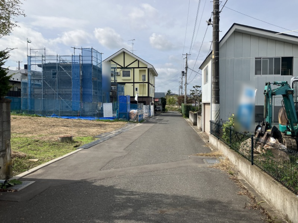 三戸郡南部町大字福田、中古一戸建ての前面道路を含む現地写真画像です