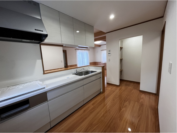 八戸市高州、中古一戸建てのキッチン画像です