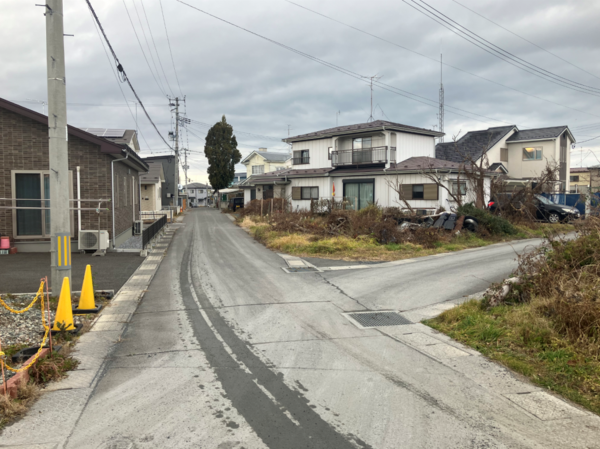 八戸市大字妙、土地の前面道路を含む現地写真画像です