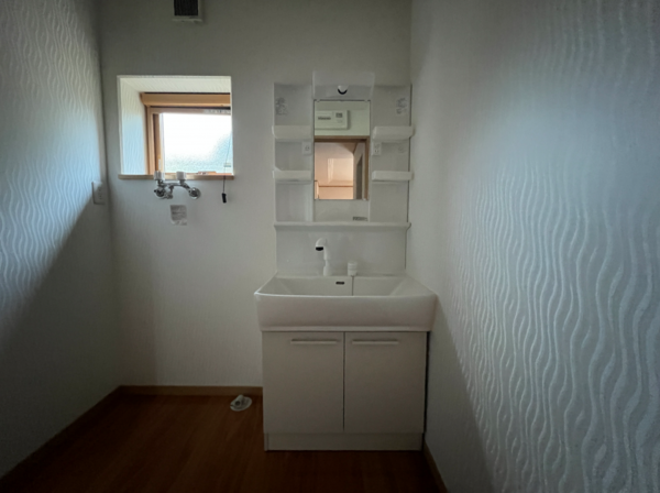 八戸市大字河原木、新築一戸建ての洗面画像です