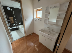 八戸市諏訪、新築一戸建ての洗面画像です