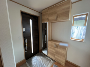 八戸市諏訪、新築一戸建ての玄関画像です